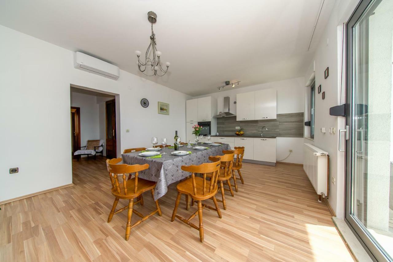 Apartments L&L ดูกีรัท ภายนอก รูปภาพ