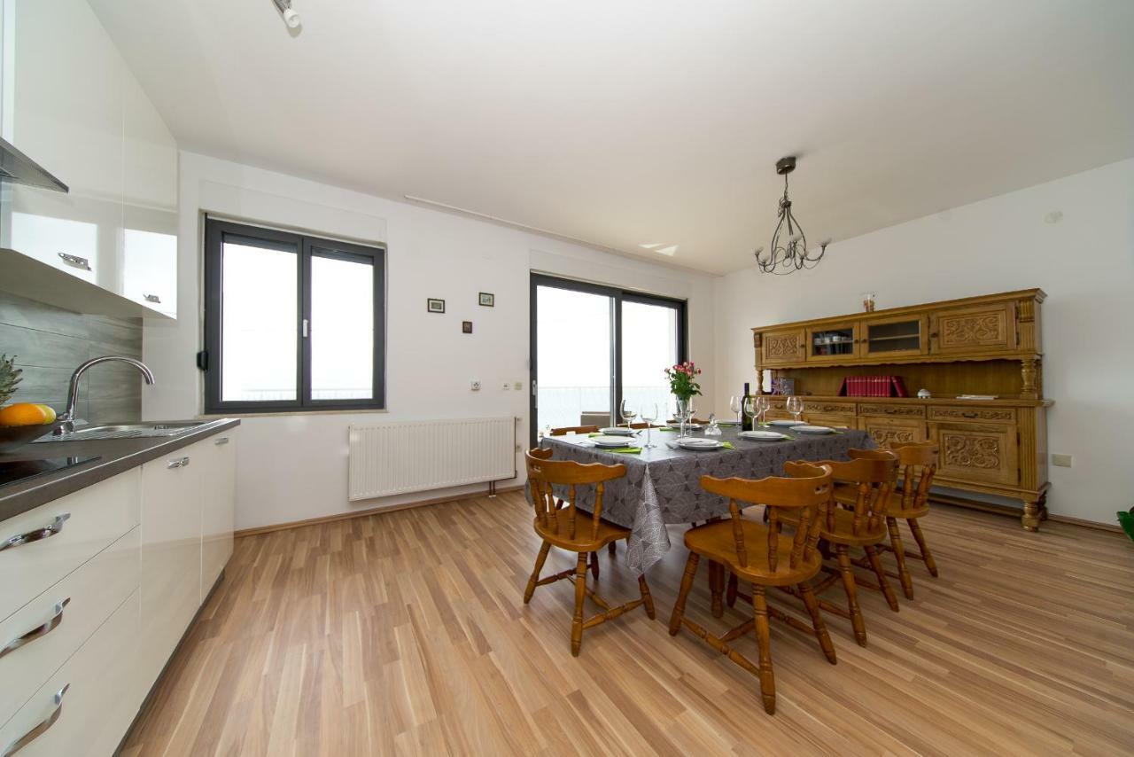 Apartments L&L ดูกีรัท ภายนอก รูปภาพ